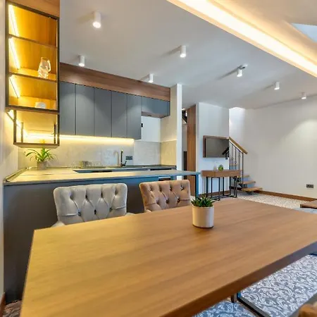 Queen Of Apartmanhotel 4*