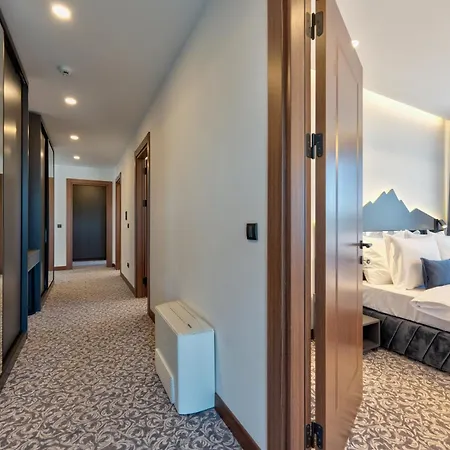 Queen Of Aparthotel 4*