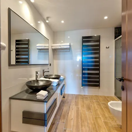 Apart-hotel Queen Of 4*