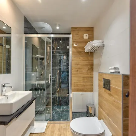 Queen Of Apartmanhotel